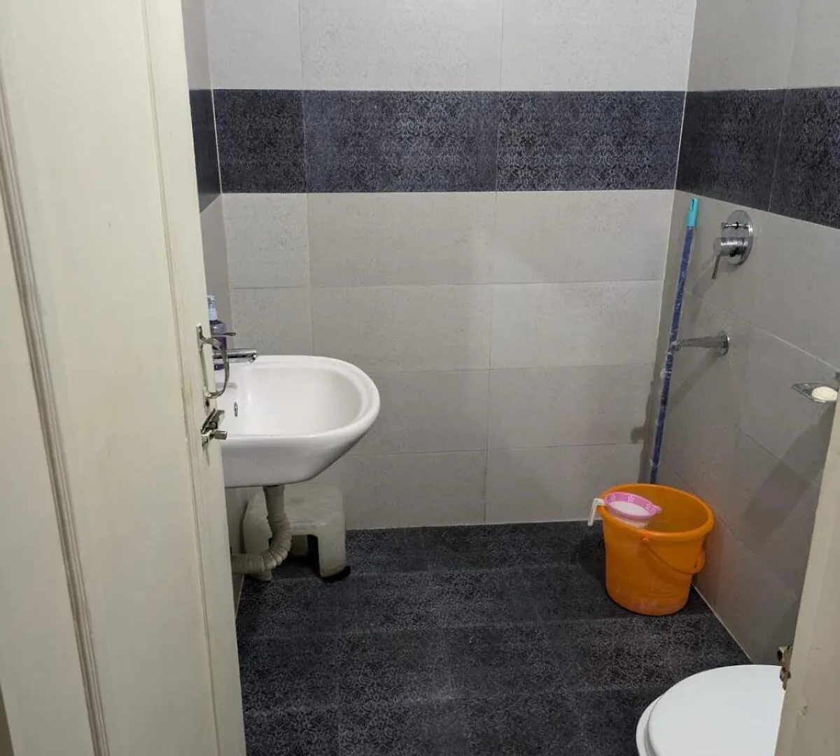 3 Bhk Wifi Apartment Near Chandigarh Airport Zirakpur