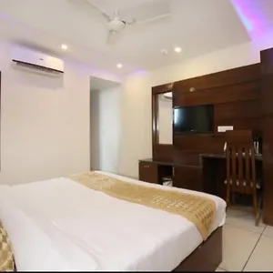 Silver Palm Hotel