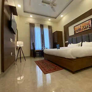 Woodlark Chandigarh - Brand New Apartment