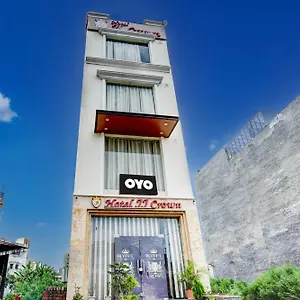 O Jj Crown Hotel